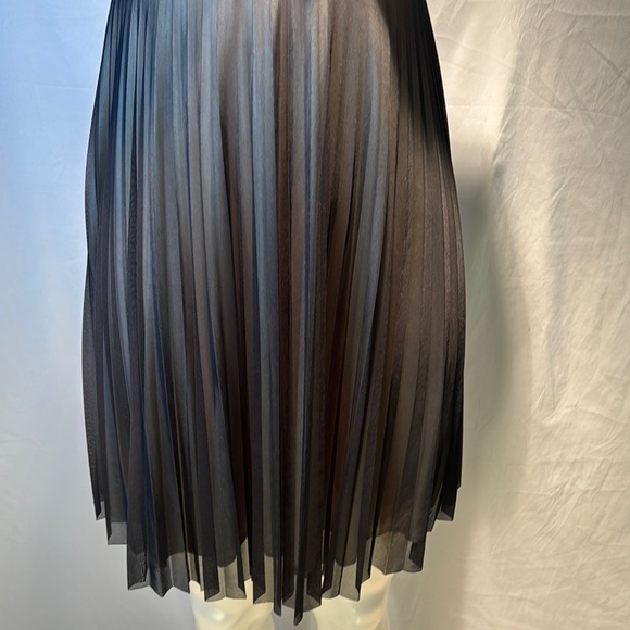 Elegant Black Lace Chemise - Picture 3 of 10